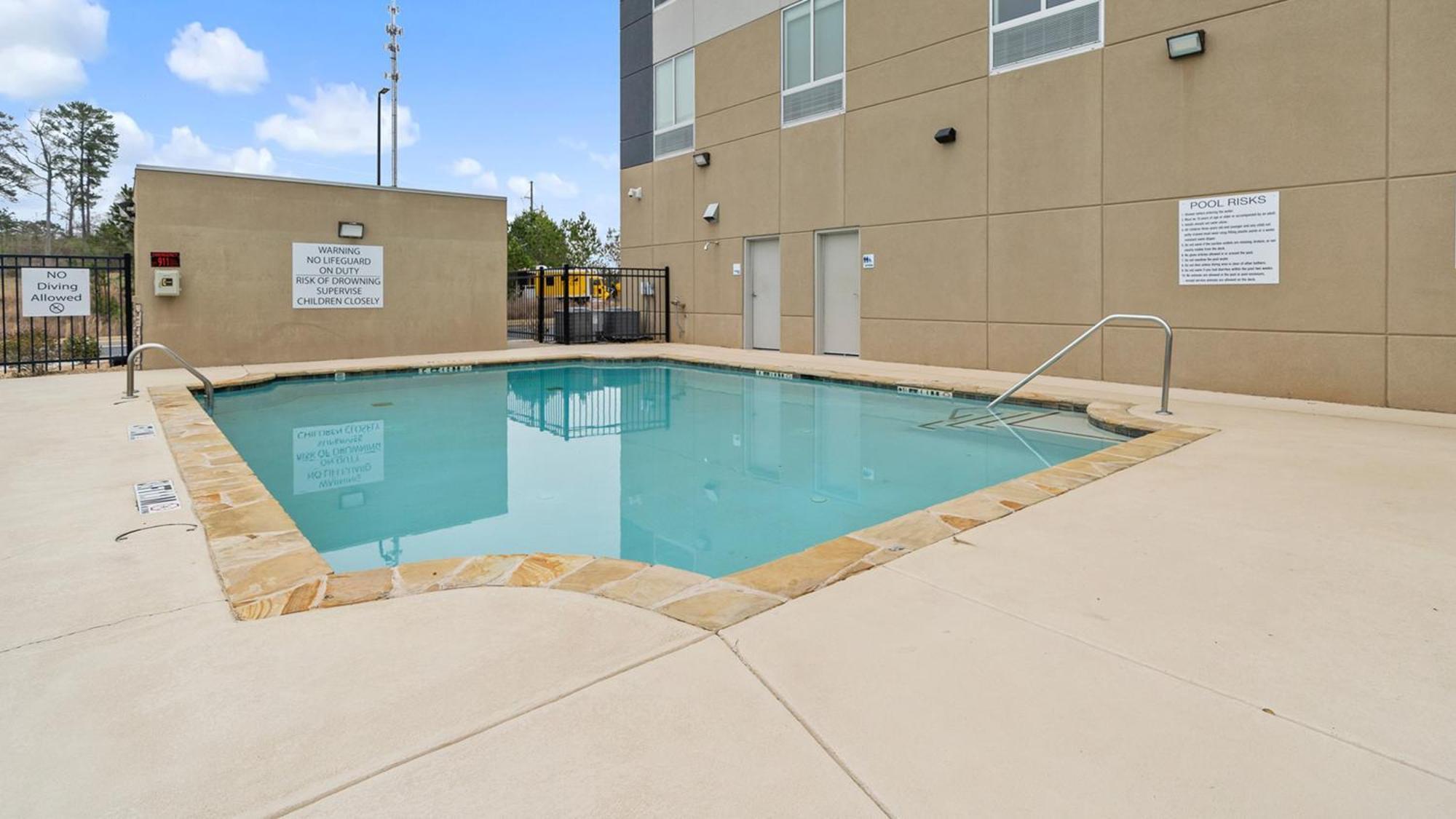 Holiday Inn Express & Suites Macon North By Ihg Exterior photo