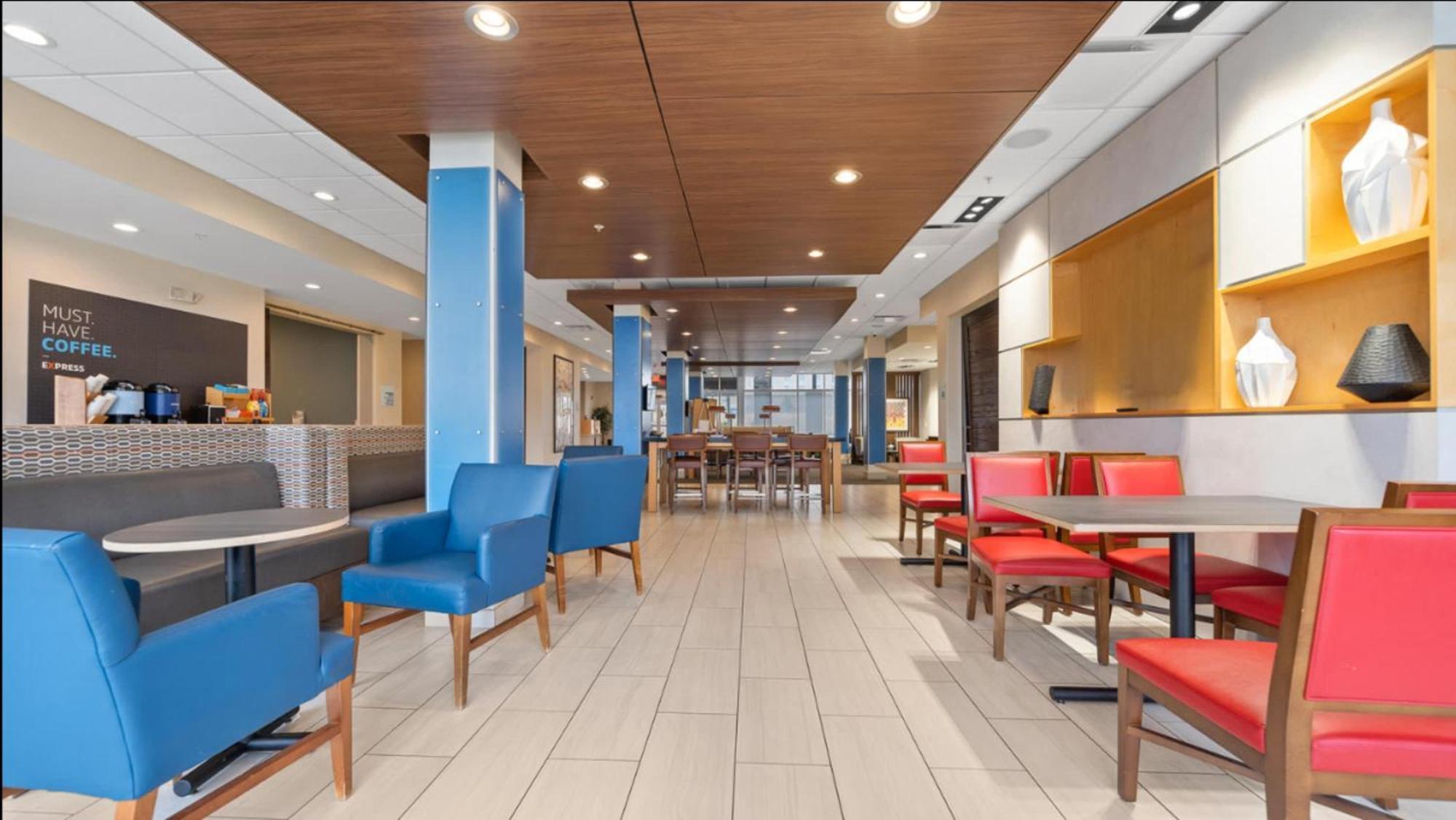 Holiday Inn Express & Suites Macon North By Ihg Exterior photo
